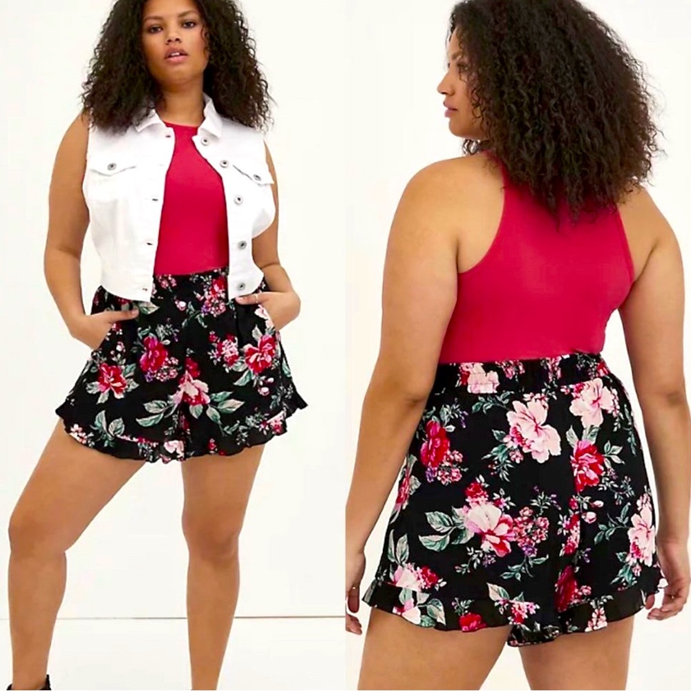 Torrid 1 black flower ruffle  shorts new with tags